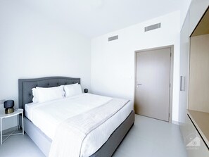1 bedroom, iron/ironing board, bed sheets - Luxury Burj Royale Modern Apt city view Balcony (Dubai)