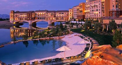 Gorgeous turn key apartment located in Lake Las Vegas Resort on golf course