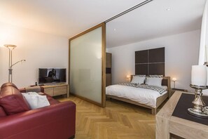 City Apartment | Living area | 60-cm TV with digital channels, heated floors - Nest- Eidmattstrasse (Zürich)