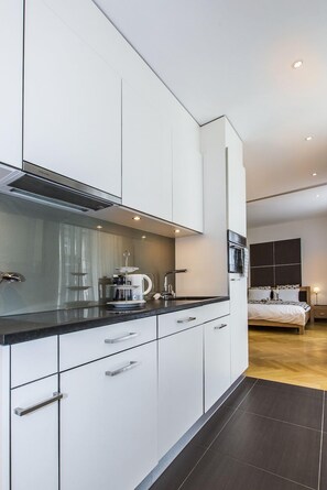 City-Apartment | Eigene Küche | Großer Kühlschrank, Ofen, Herdplatte, Geschirrspüler