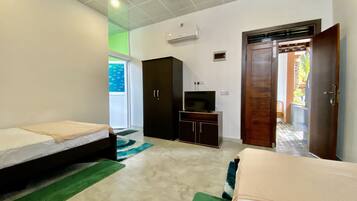 Superior Quadruple Room | Desk, free WiFi, bed sheets