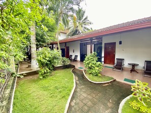 Premium Twin Room | Garden view - Green Villa (Oluvil)