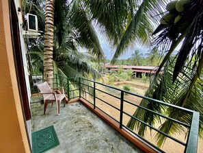 Superior Quadruple Room | Terrace/patio - Green Villa (Oluvil)