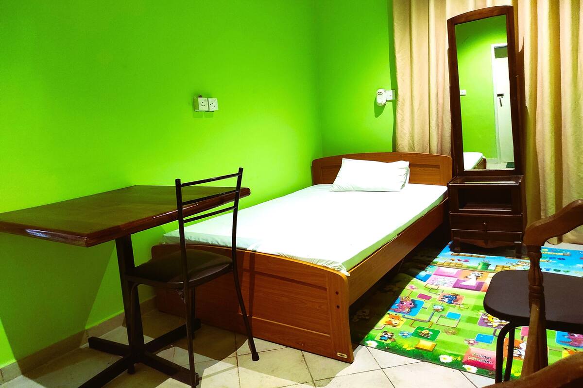 Habitación individual estándar | Escritorio, wifi gratis y ropa de cama 