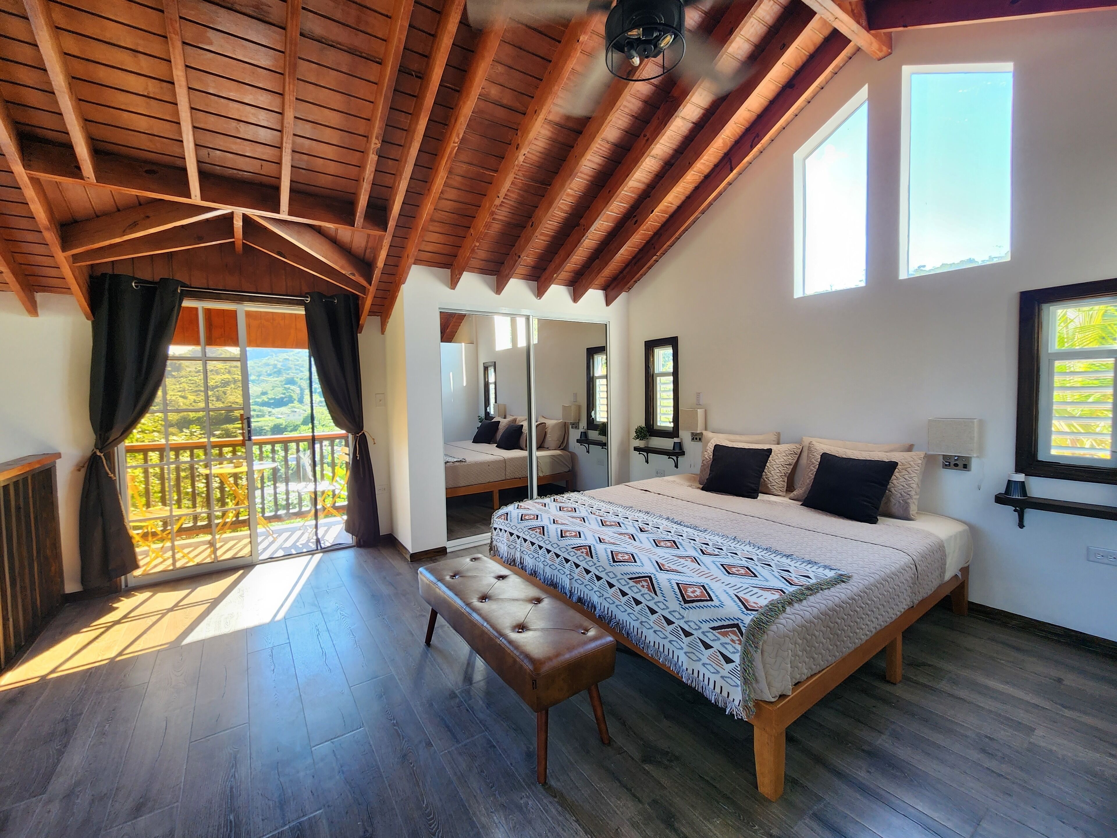 2 habitaciones, escritorio, tabla de planchar con plancha y wifi gratis 