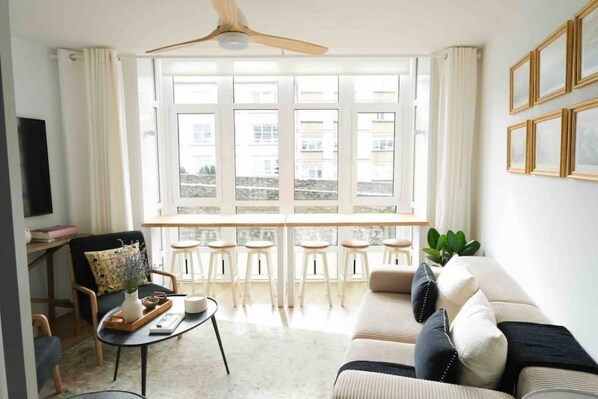 Smart TV - Casa Paz: Obispo Aguirre Door Duplex (Lugo)