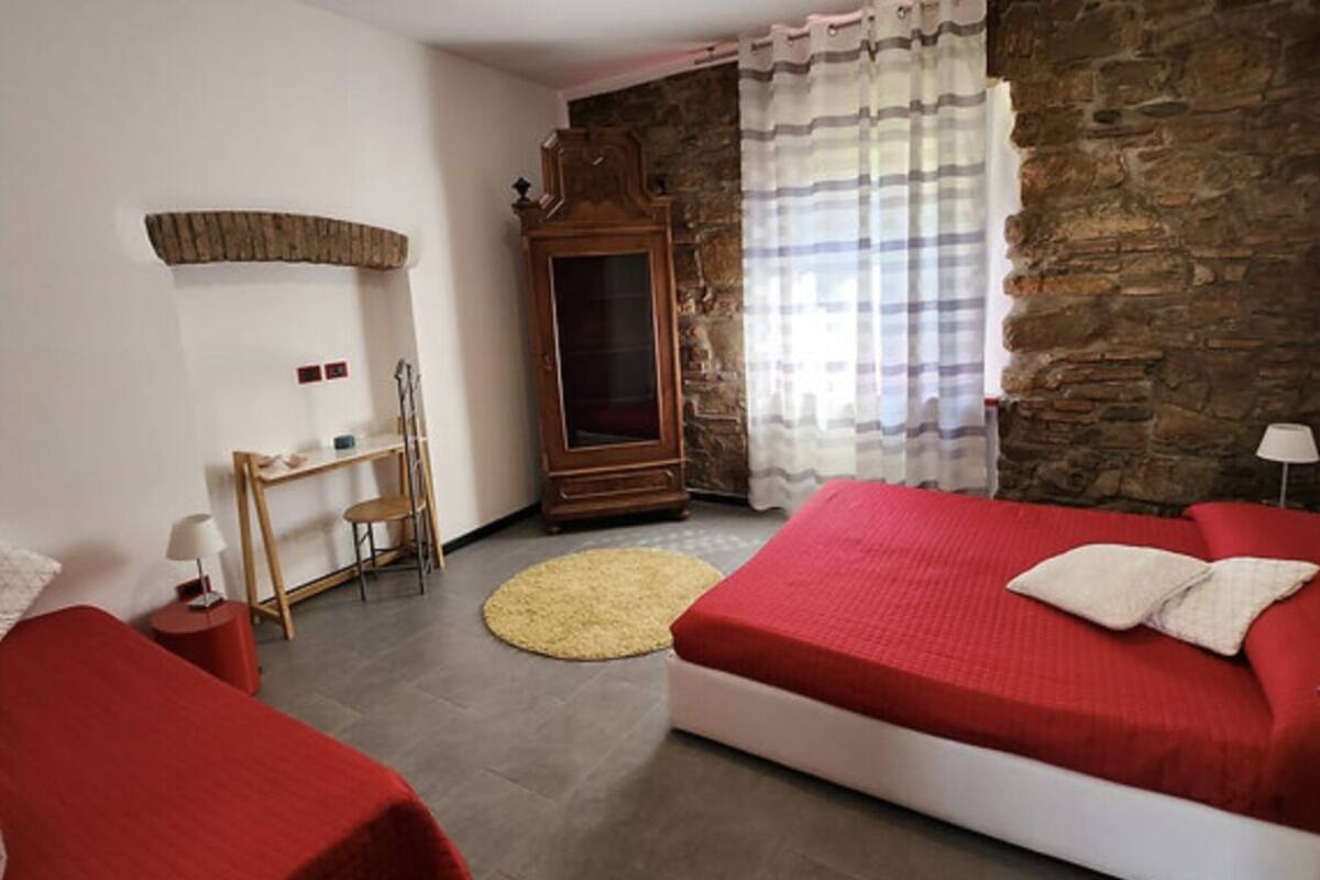 Deluxe Apartment | 1 bedroom, soundproofing, iron/ironing board, WiFi (free)