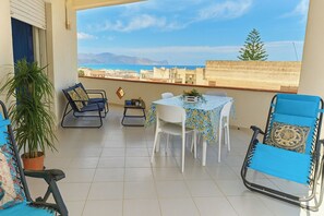Outdoor dining - 2 Bedroom Apartment in Alcamo (Alcamo)