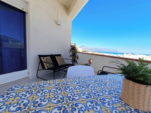 Outdoor dining - 2 Bedroom Apartment in Alcamo (Alcamo)