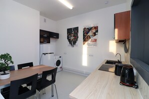 Mikrowelle, Ofen, Herdplatte, Geschirrspüler