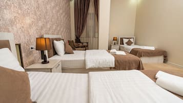 Habitación triple básica | 1 dormitorio, cortinas opacas, sistema de insonorización y wifi gratis