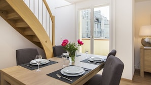 Deluxe appartement | Dineren in de kamer