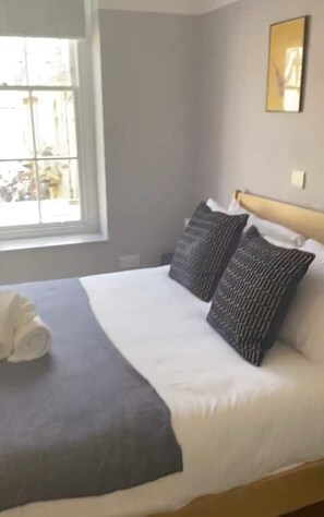 1 bedroom, iron/ironing board, bed sheets - Stunning Studio Flat w/ Picturesque View - Bath! (Bath)