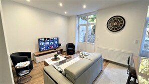 Fernseher, Musikbibliothek, Videothek
