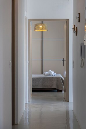 3 habitaciones, caja de seguridad en la habitación y escritorio 