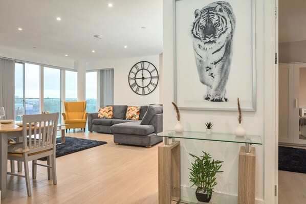 Apartamento, várias camas | Área de estar