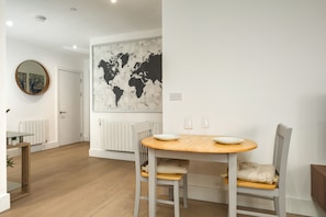 Apartment, Multiple Beds | Dining - Impeccable 3-bed Apartment in London (London)