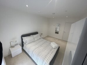 Apartment, 2 Queen Beds | 2 bedrooms, iron/ironing board, free WiFi, bed sheets - Remarkable 2-bed Apartment in London (London)