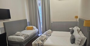 Ropa de cama hipoalergénica, escritorio y sistema de insonorización