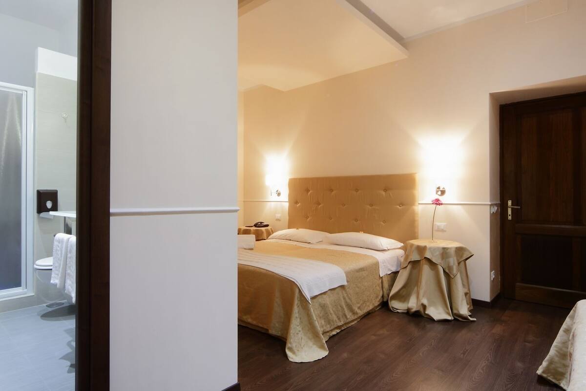 Quadruple Room | Hypo-allergenic bedding, desk, soundproofing