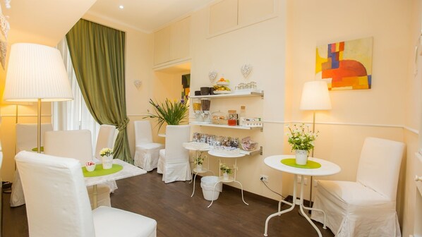 Petit déjeuner préparé sur commande (10 EUR par personne)