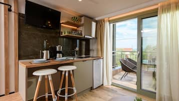 Suite | Private kitchenette | Electric kettle
