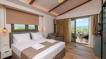 Deluxe Room | Desk, iron/ironing board, free WiFi