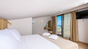 Superior Suite | Desk, iron/ironing board, free WiFi