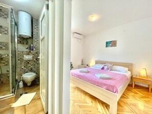 Classic Double Room | Premium bedding, desk, soundproofing, iron/ironing board - Garden House Budva (Budva)