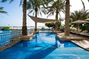 Pool - Welcoming 1 Bedroom | Palm Jumeirah with Sea View (Dubai)