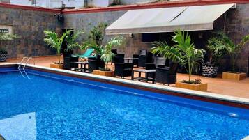 Kolam renang outdoor