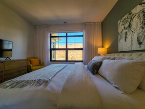 4 bedrooms, iron/ironing board, travel crib, free WiFi - Tremblant Prestige - Les Eaux 215-8 (Mont-Tremblant)