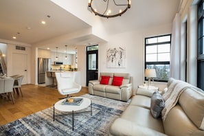Smart TV, fireplace, stereo