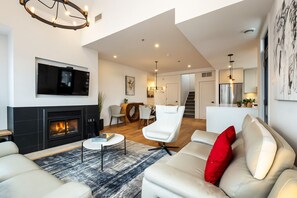 Smart-tv, pejs, stereoanlæg