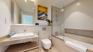 Hair dryer, towels, soap, shampoo - Luxe 1BR w/ Stunning Sea Views and Infinity Pool (Dubai)