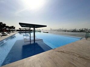 Outdoor pool - Luxe 1BR w/ Stunning Sea Views and Infinity Pool (Dubai)