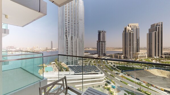Property grounds - Luxe 1BR w/ Stunning Sea Views and Infinity Pool (Dubai)