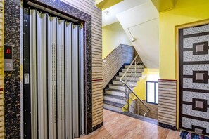 Elevator - Goroomgo Hotel Shree Kolkata (Barasat)