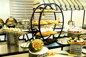Tägliches inbegriffenes kontinentales Frühstück