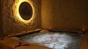 ساونا، حوض استحمام ساخن، غرفة بخار