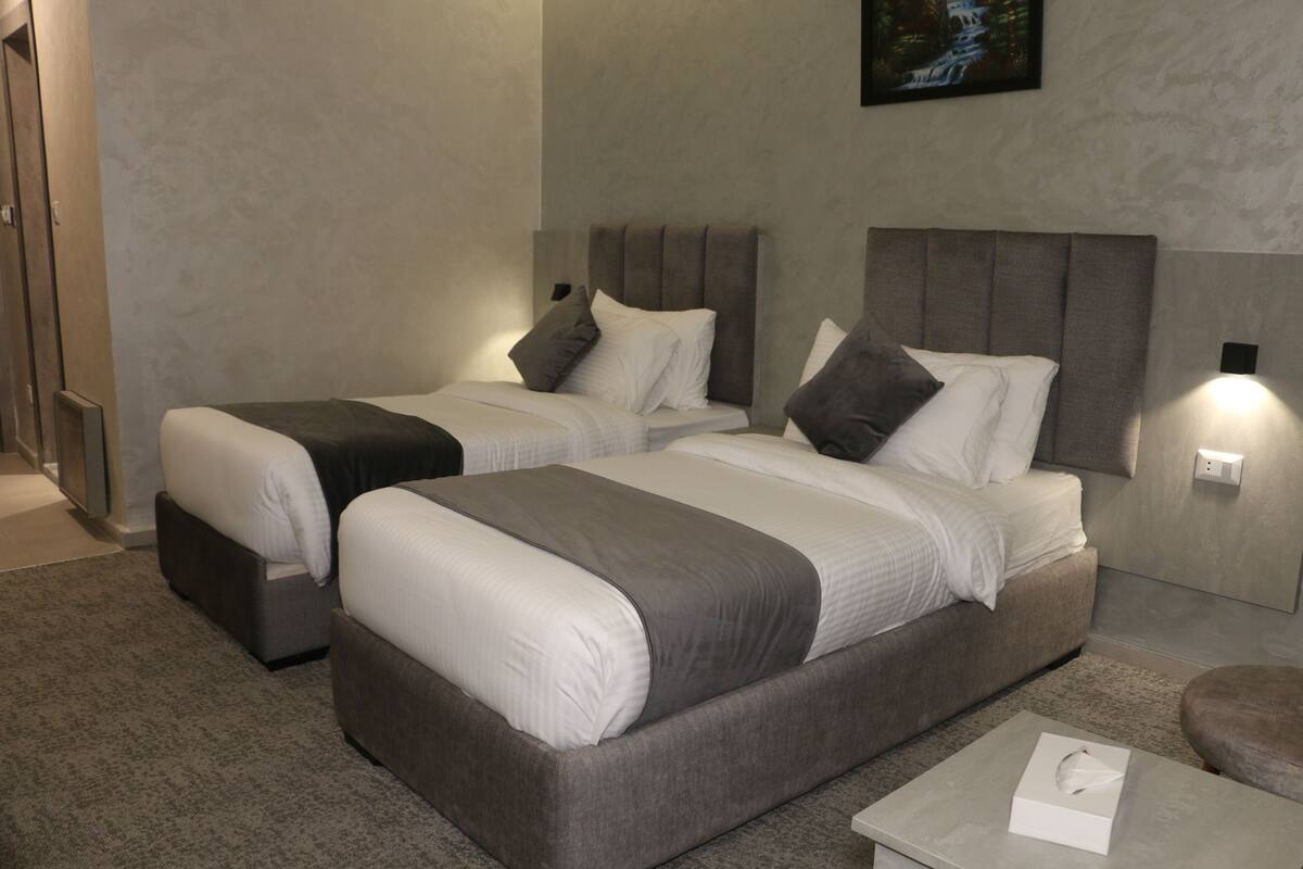 Hypo-allergenic bedding, minibar, in-room safe, desk