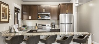 Cozy 1-Bedroom Yellowstone Hideaway, 1 Minute from Yellowstone Park!