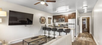 Blocks from the National Park- Yellowstone Hideaway Unit A