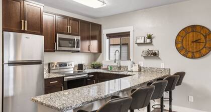 The Yellowstone Hideaway Unit B: Cozy 1-bedroom condo, just 1 minute from Yellowstone!