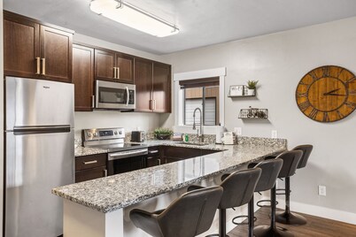 The Yellowstone Hideaway Unit B: Cozy 1-bedroom condo, just 1 minute from Yellowstone!