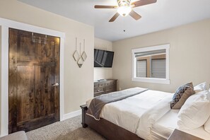 1 dormitorio, tabla de planchar con plancha, cuna de viaje y wifi
