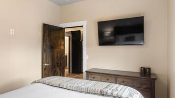 2 slaapkamers, een strijkplank/strijkijzer, reisbedje, wifi