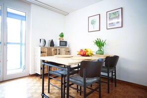 City Apartment | In-room dining