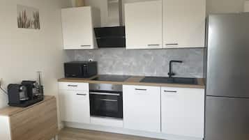 Refrigerador, microondas, horno, placa de cocina