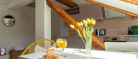 Apartment (Apartman) | Essbereich im Zimmer